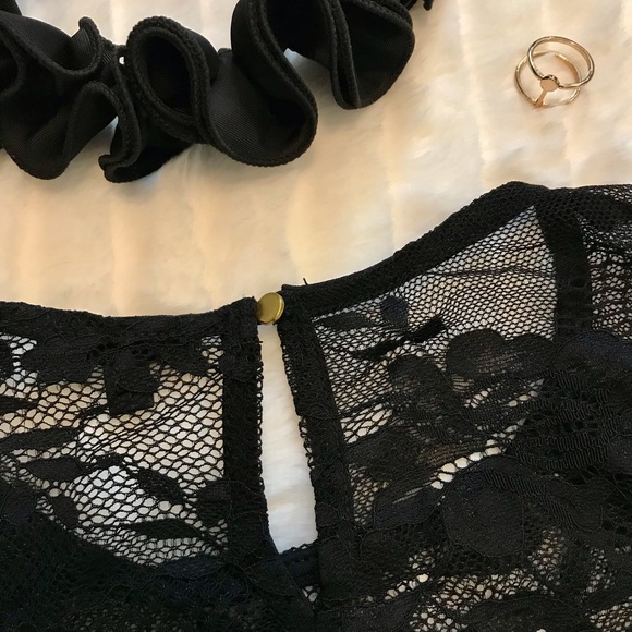 SMALL BLACK LACE BODYSUIT BY DYNAMITE - Picture 6 of 13